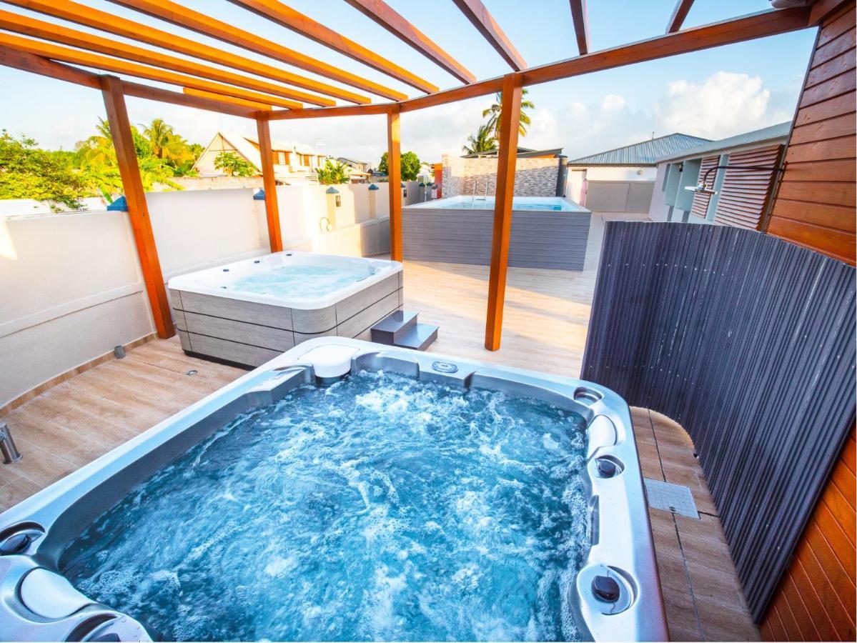 Evasion En Plein Coeur De La Ville T2 Jacuzzis Sauna Et Piscine Au Centre De بورت لويس المظهر الخارجي الصورة